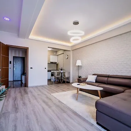 Penthouse Chic By Landev * براشوف