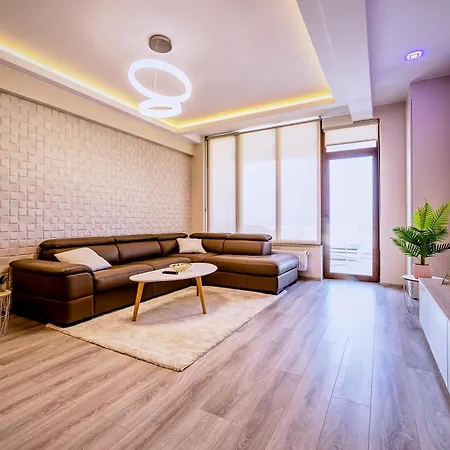 Penthouse Chic By Landev براشوف