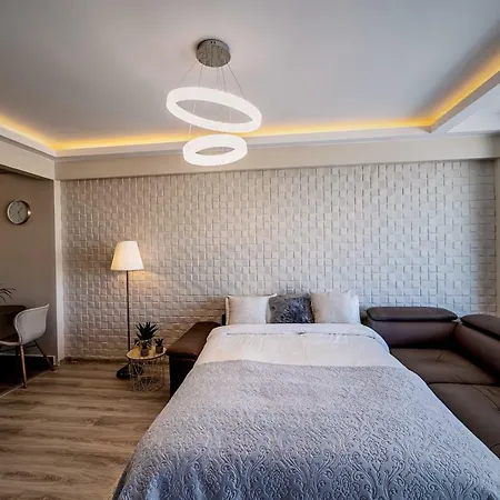 Penthouse Chic By Landev Braşov