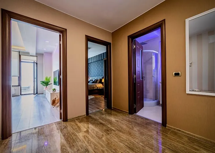 Penthouse Chic By Landev *